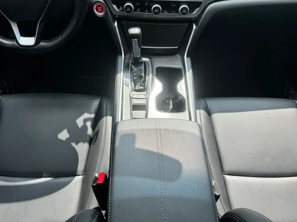 Honda Accord — фото 10