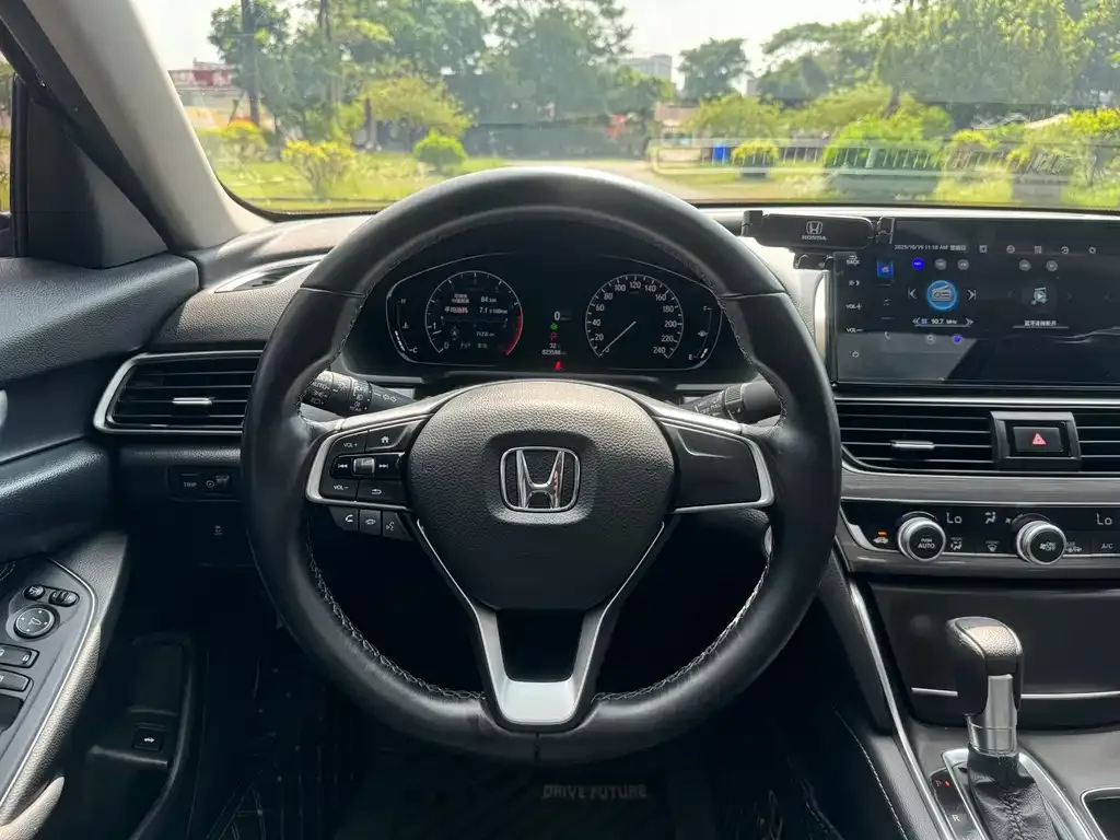 Honda Accord — фото 8