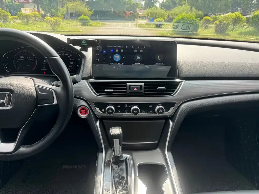 Honda Accord — фото 9