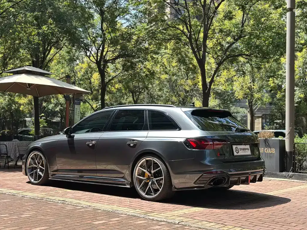Audi RS 4 — фото 3