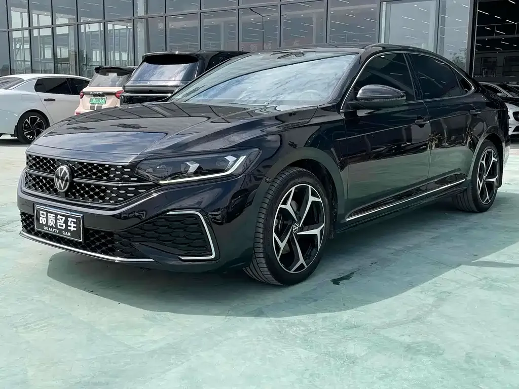 Volkswagen Passat — фото 1