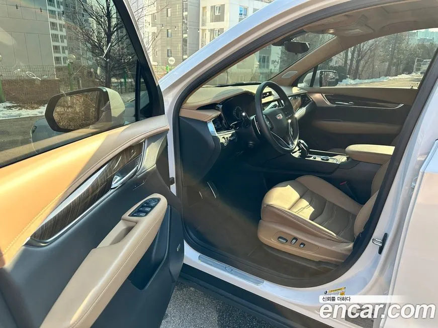 Cadillac XT6 — фото 10