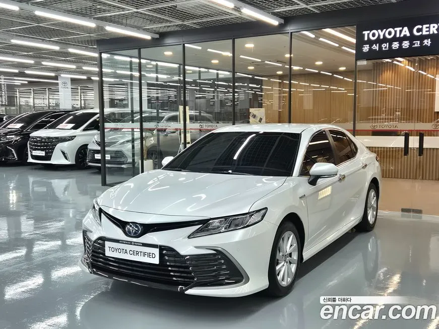 Toyota Camry — фото 1