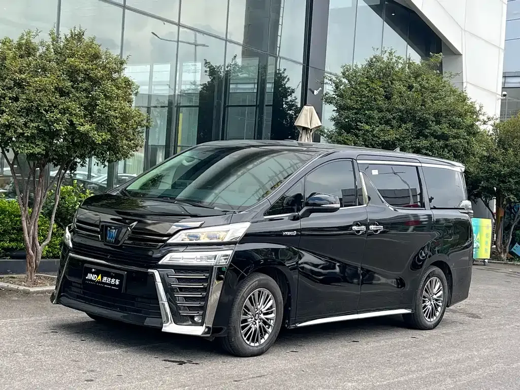 Toyota Vellfire — фото 1