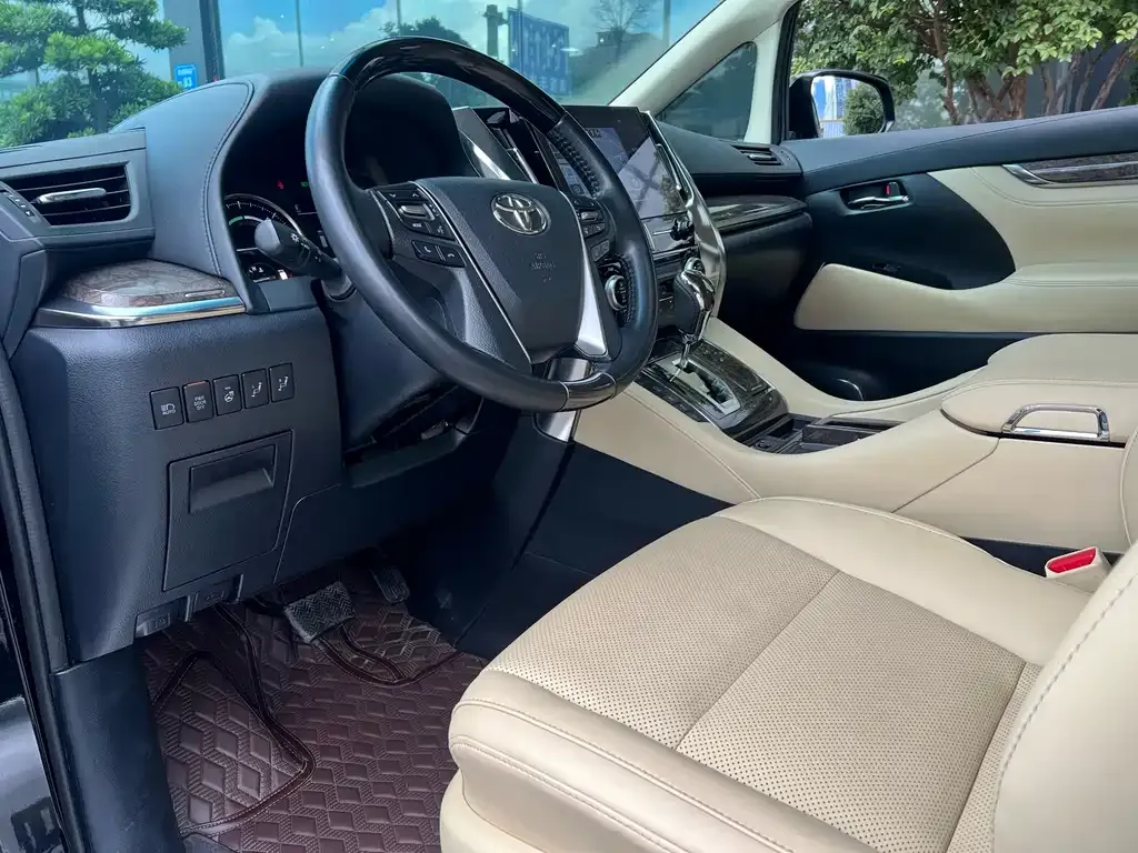 Toyota Vellfire — фото 2
