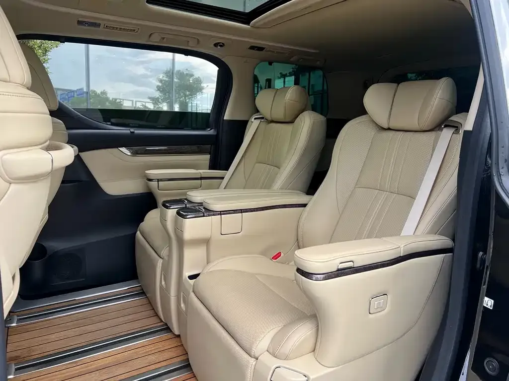 Toyota Vellfire — фото 3