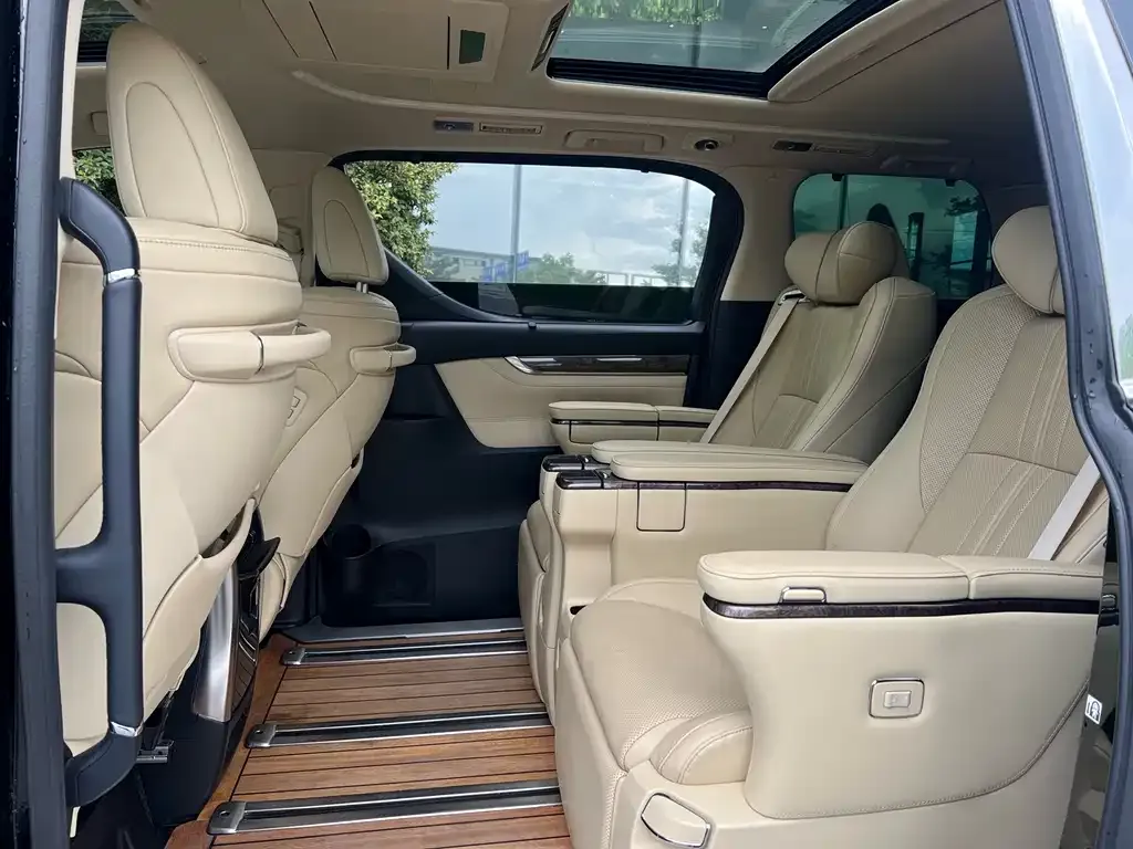Toyota Vellfire — фото 4