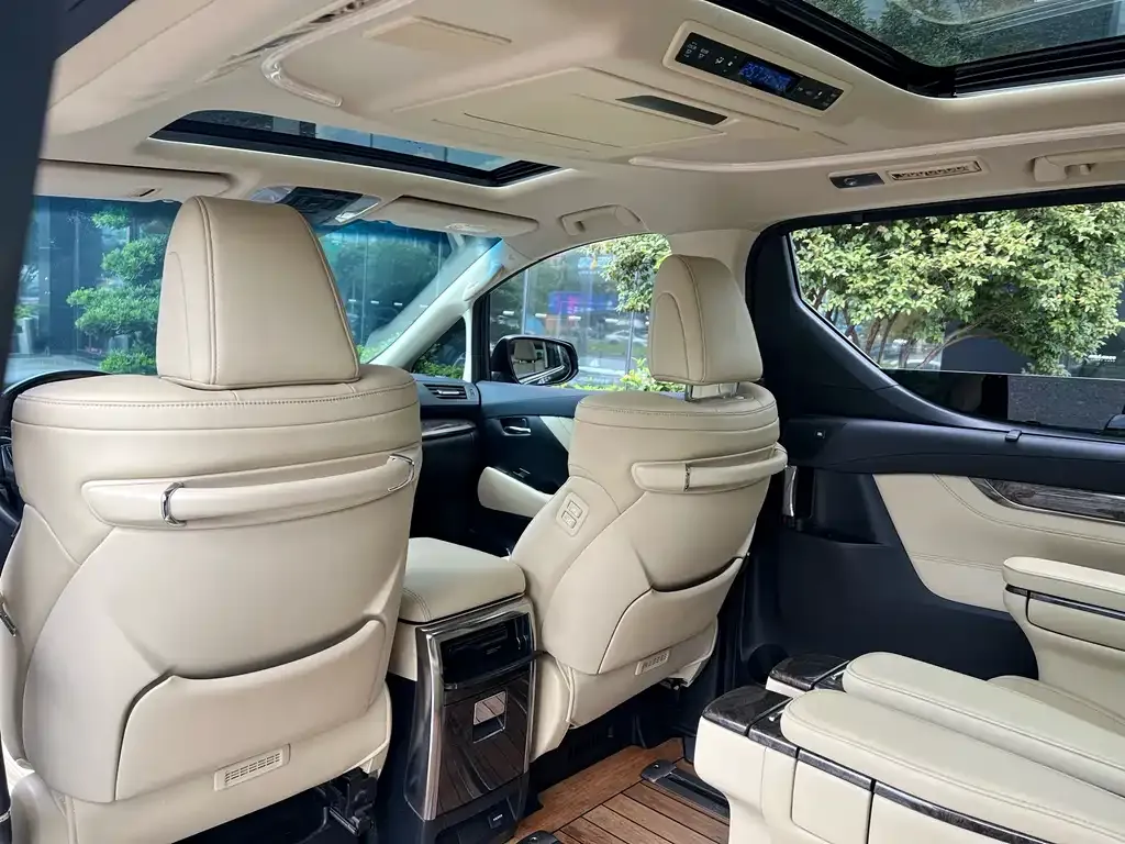 Toyota Vellfire — фото 6