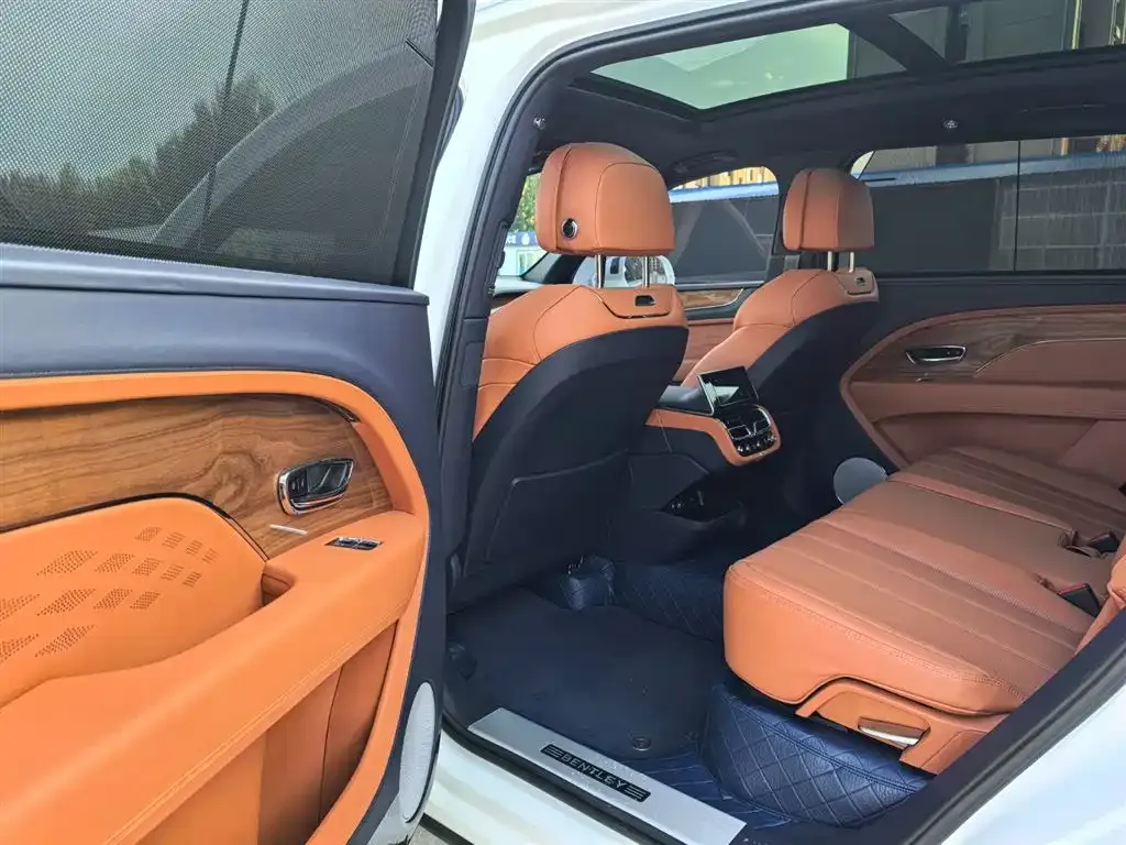 Bentley Bentayga — фото 10