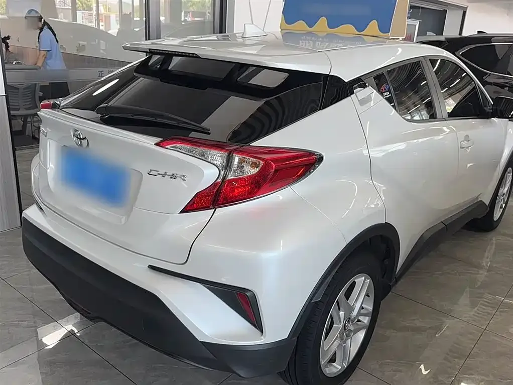 Toyota C-HR — фото 3