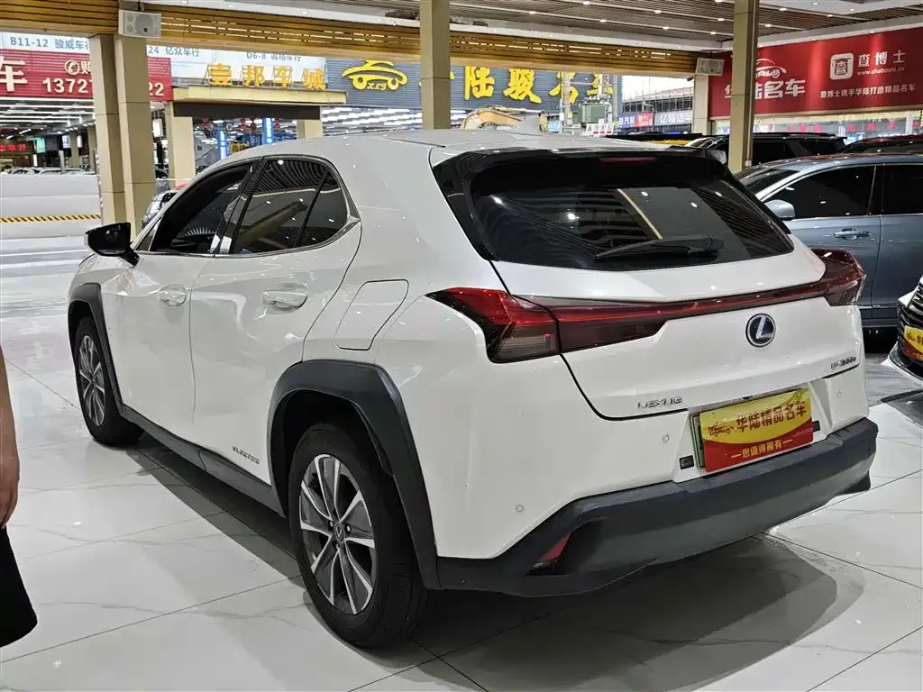 Lexus UX New Energy — фото 3