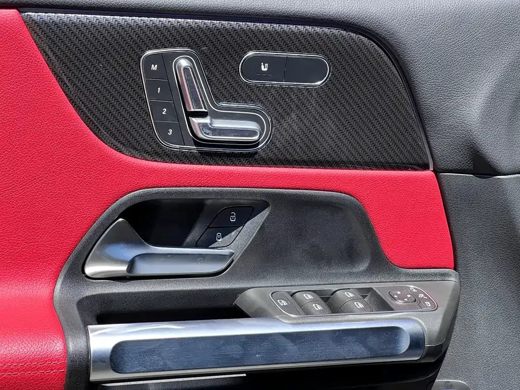 Mercedes-Benz GLB AMG — фото 7