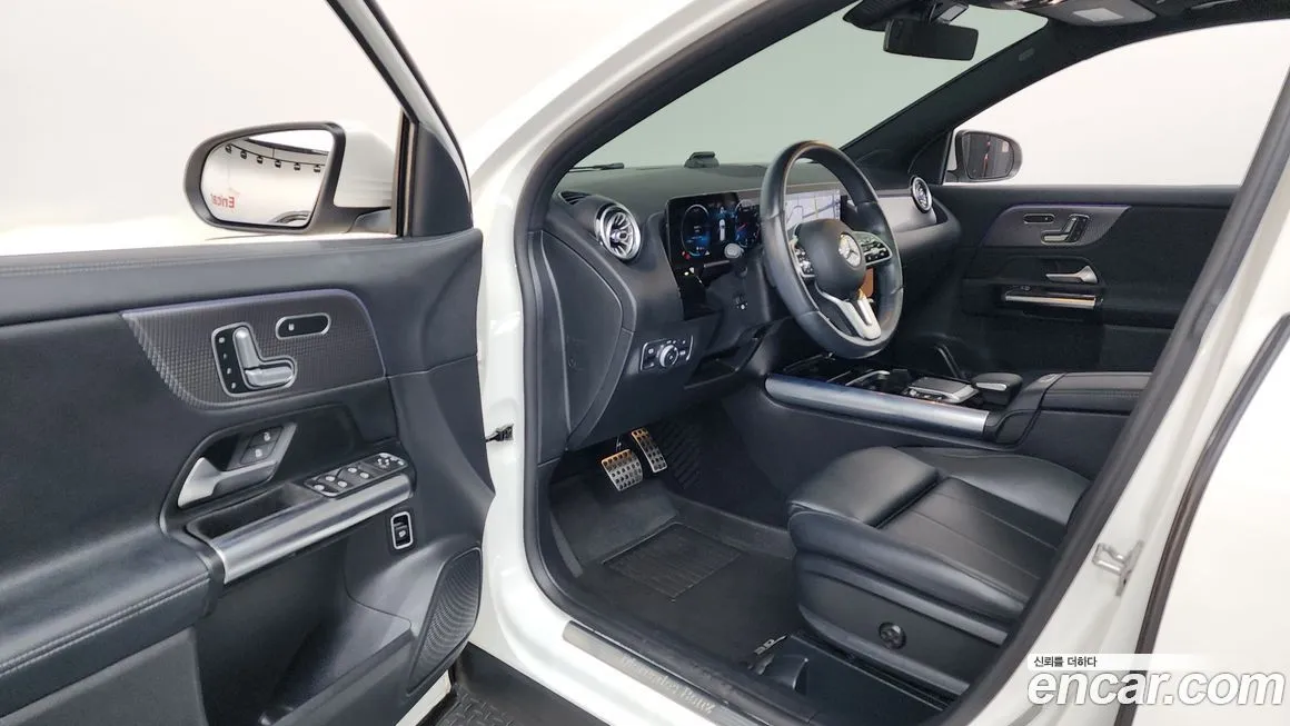 Mercedes-Benz GLA-Class — фото 10