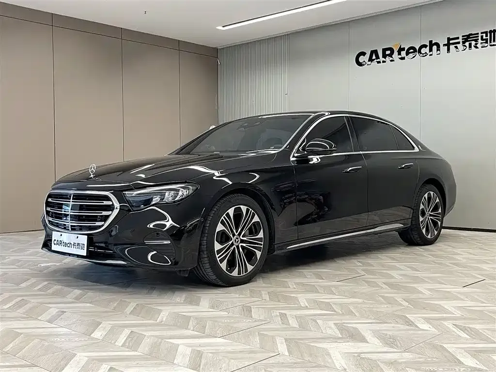 Mercedes-Benz E-Class — фото 1