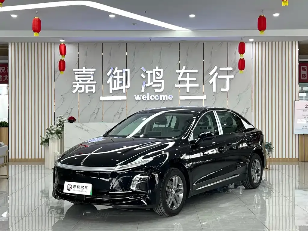 Hongqi E-QM5 — фото 1