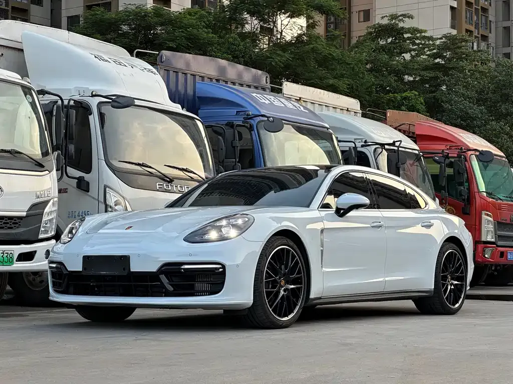 Porsche Panamera — фото 1