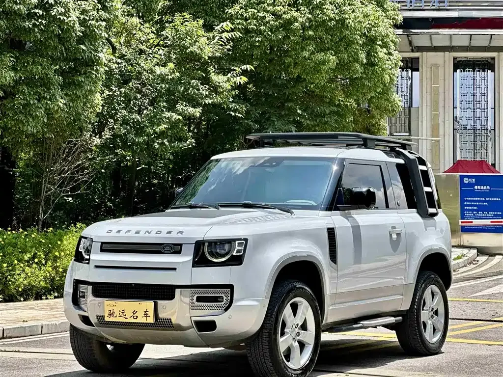 Land Rover Defender — фото 1