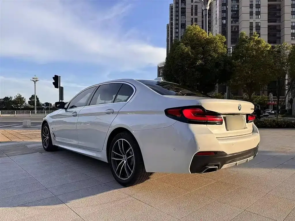BMW 5 Series — фото 4