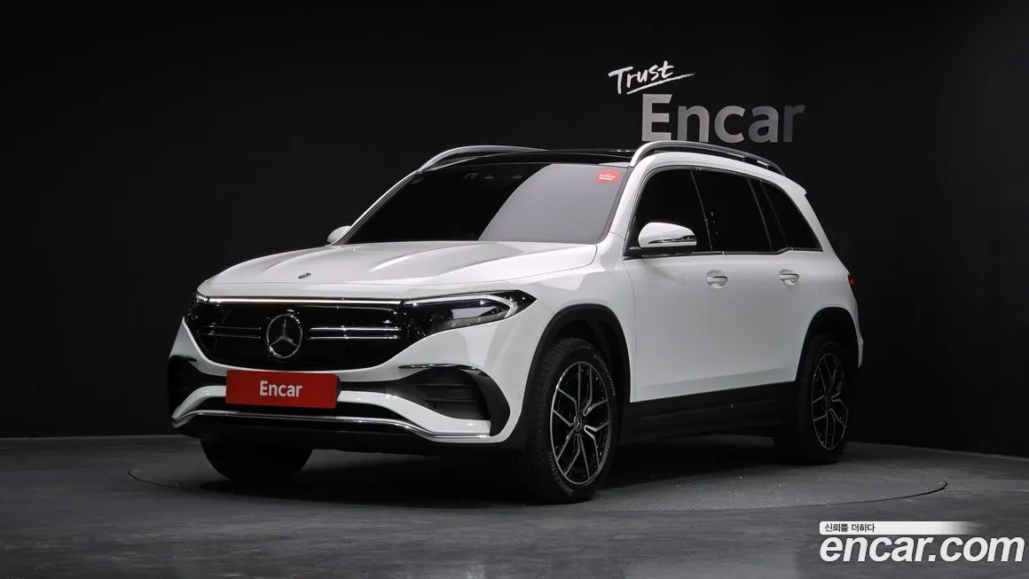 Mercedes-Benz EQB — фото 1