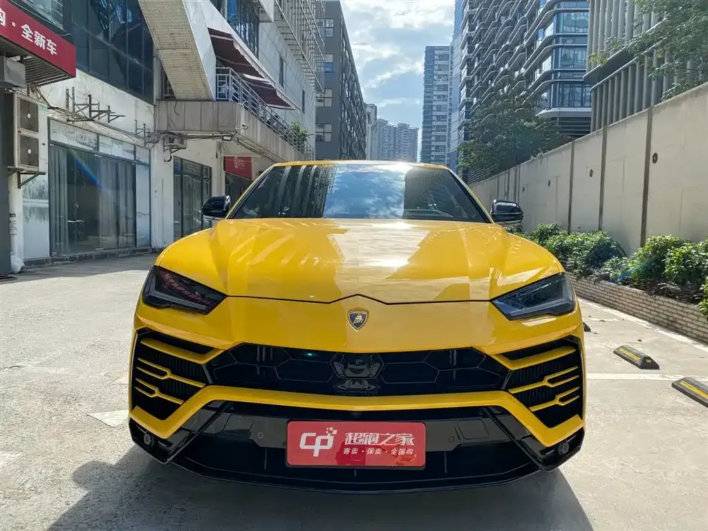 Lamborghini Urus — фото 1