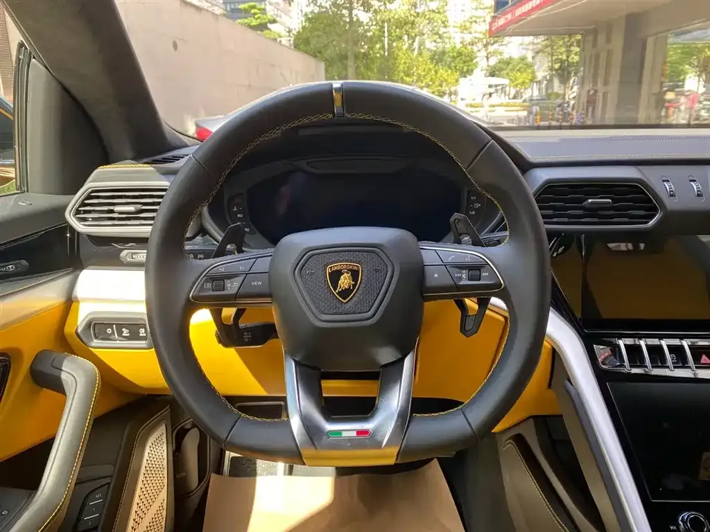 Lamborghini Urus — фото 9