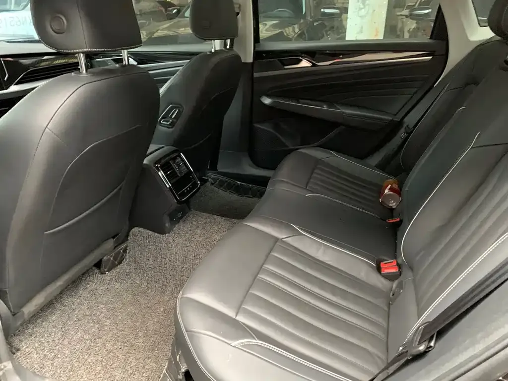 Volkswagen Passat — фото 5
