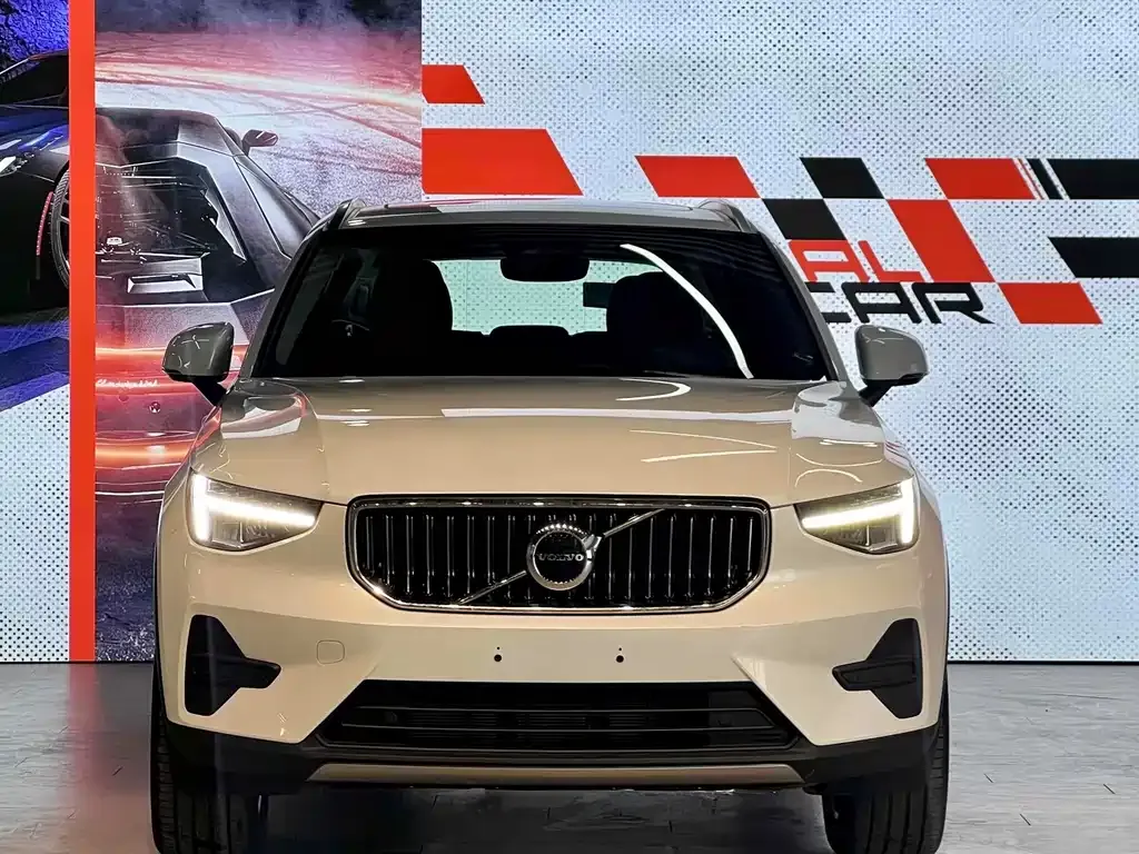 Volvo XC40 — фото 2