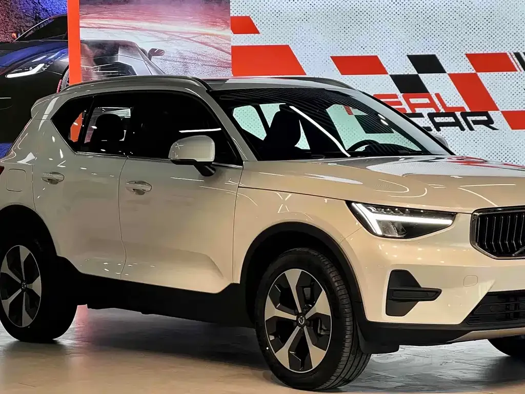 Volvo XC40 — фото 3