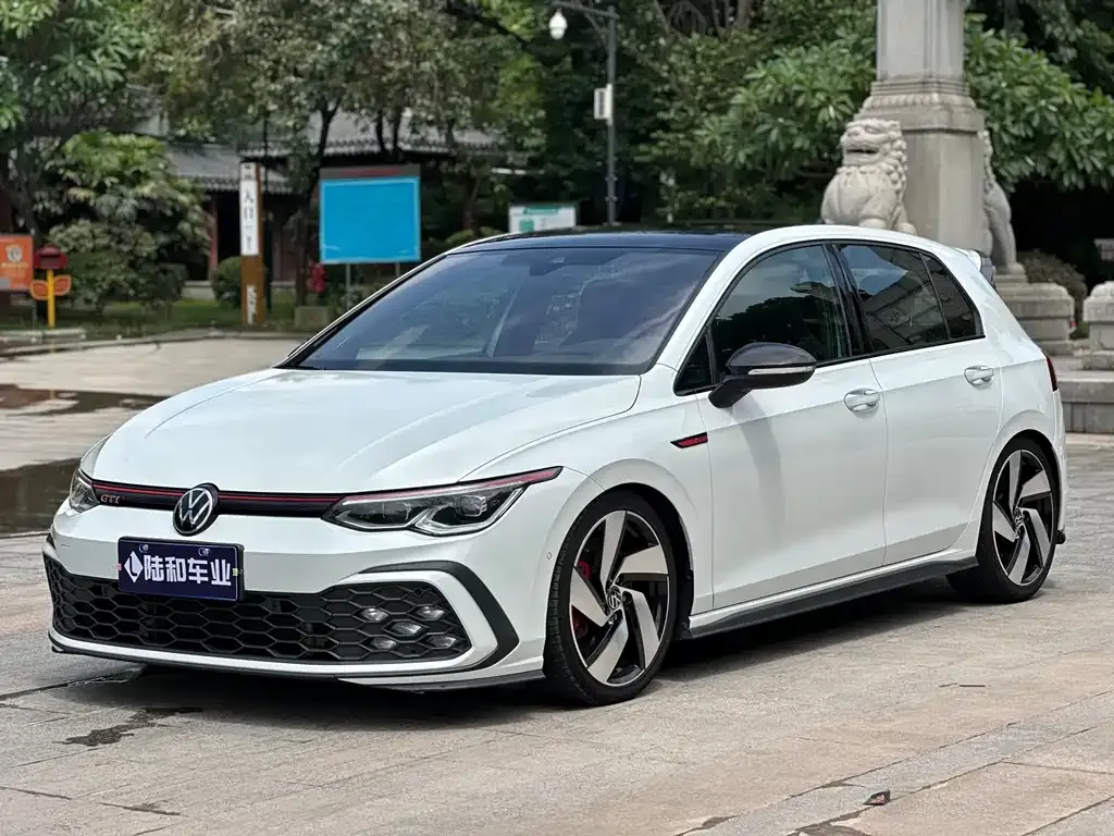 Volkswagen Golf GTI — фото 1