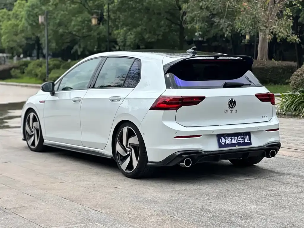 Volkswagen Golf GTI — фото 6