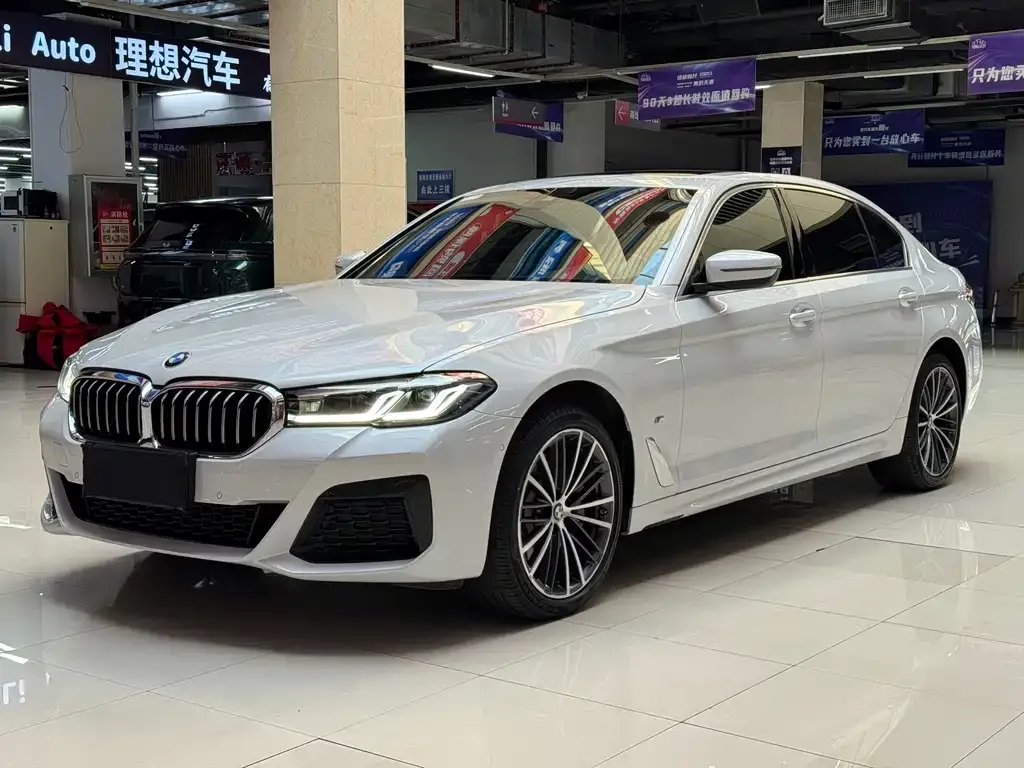 BMW 5 Series — фото 1