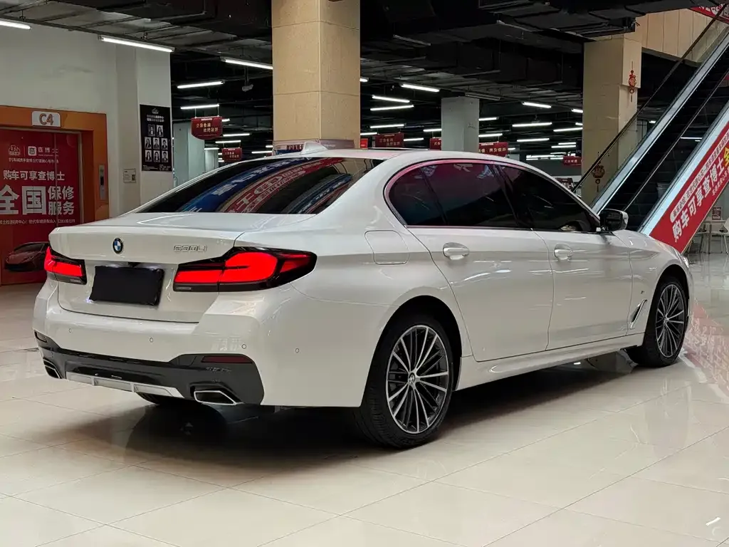 BMW 5 Series — фото 6