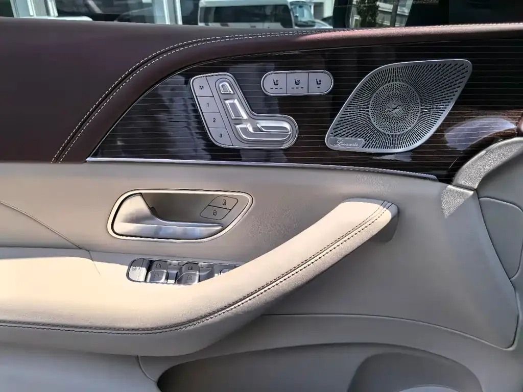 Mercedes-Benz GLS — фото 9