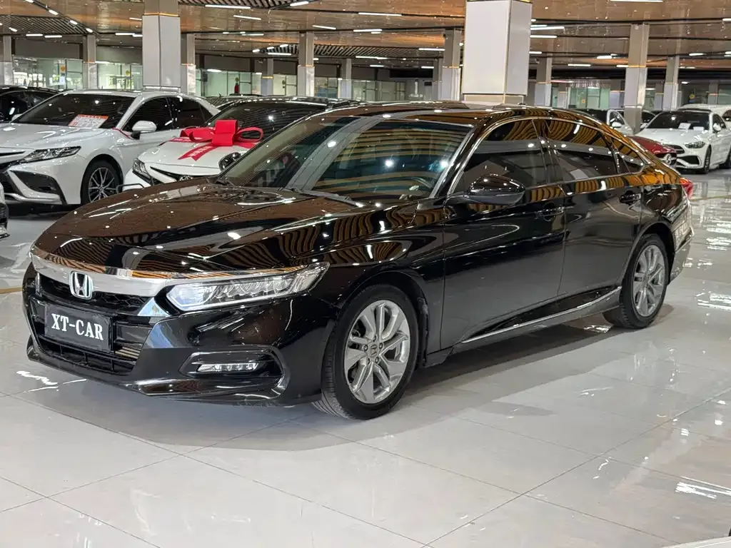 Honda Accord — фото 1