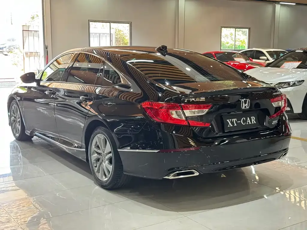Honda Accord — фото 6
