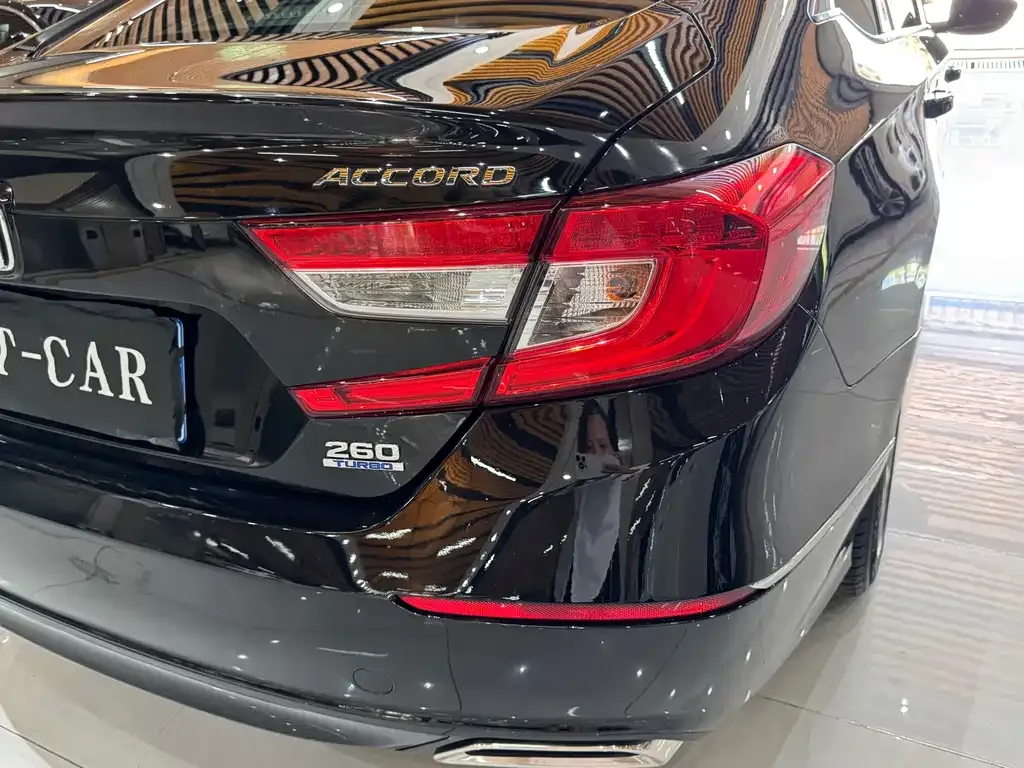 Honda Accord — фото 9