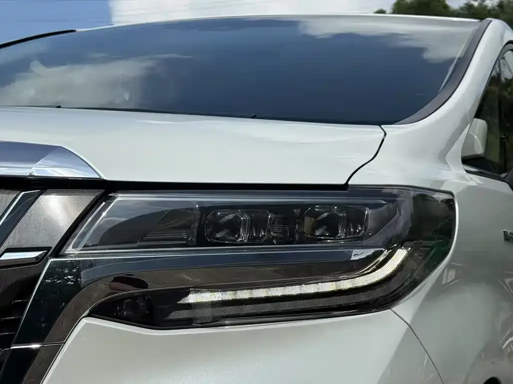 Toyota Alphard — фото 4