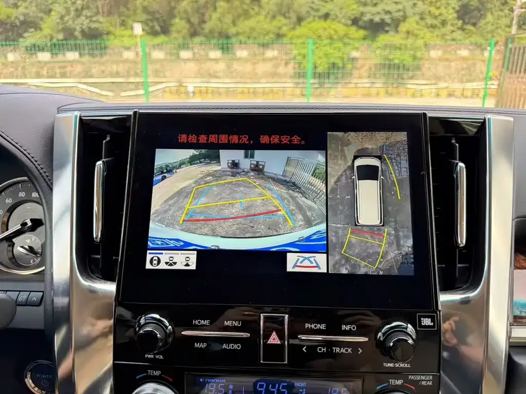Toyota Alphard — фото 6