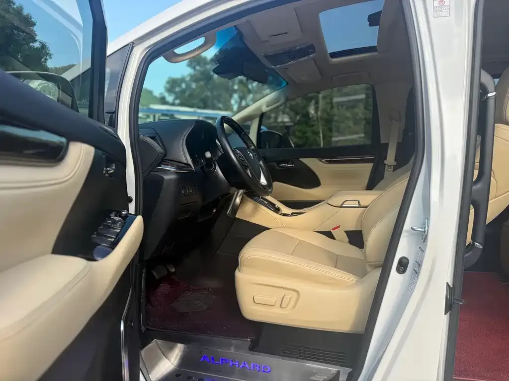 Toyota Alphard — фото 8