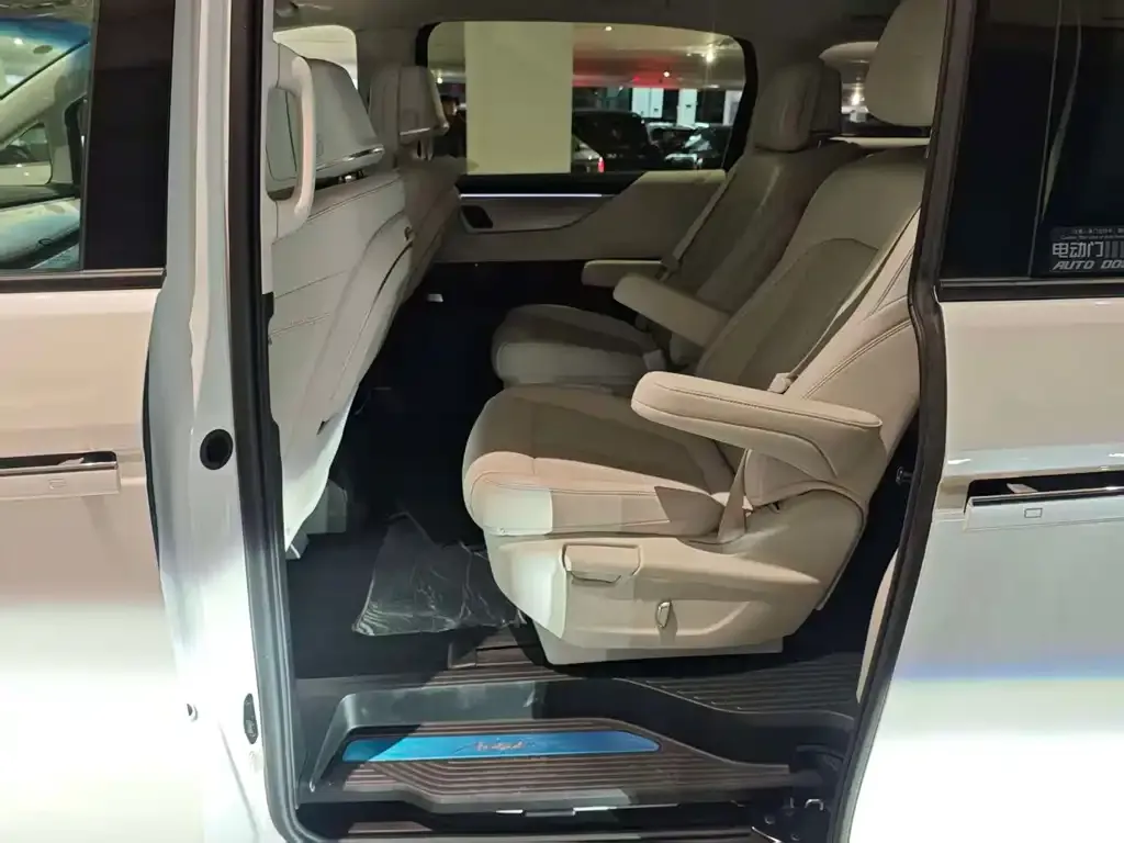 Buick GL8 Hybrid — фото 9