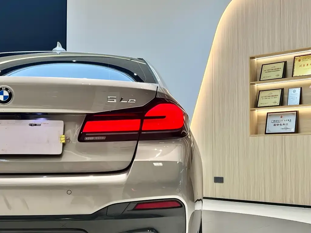BMW 5 Series New Energy — фото 9