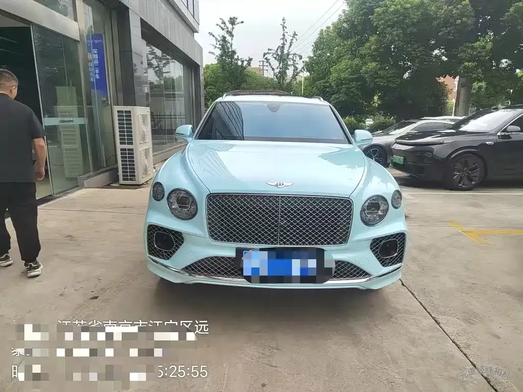 Bentley Bentayga PHEV — фото 2