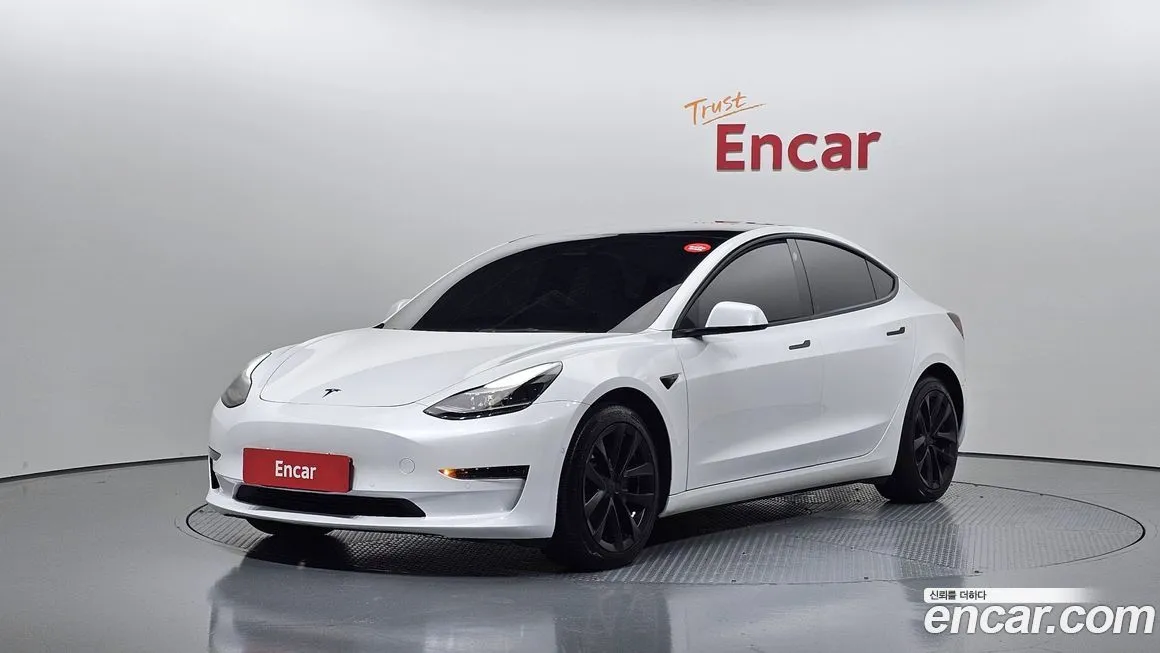 Tesla Model 3 — фото 1
