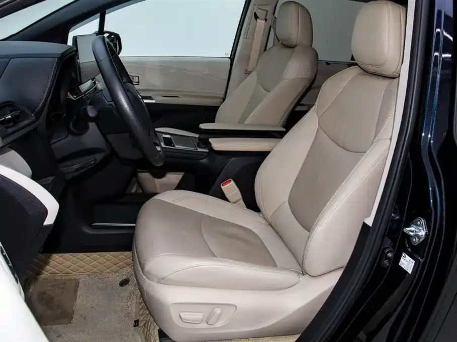 Toyota Granvia — фото 10