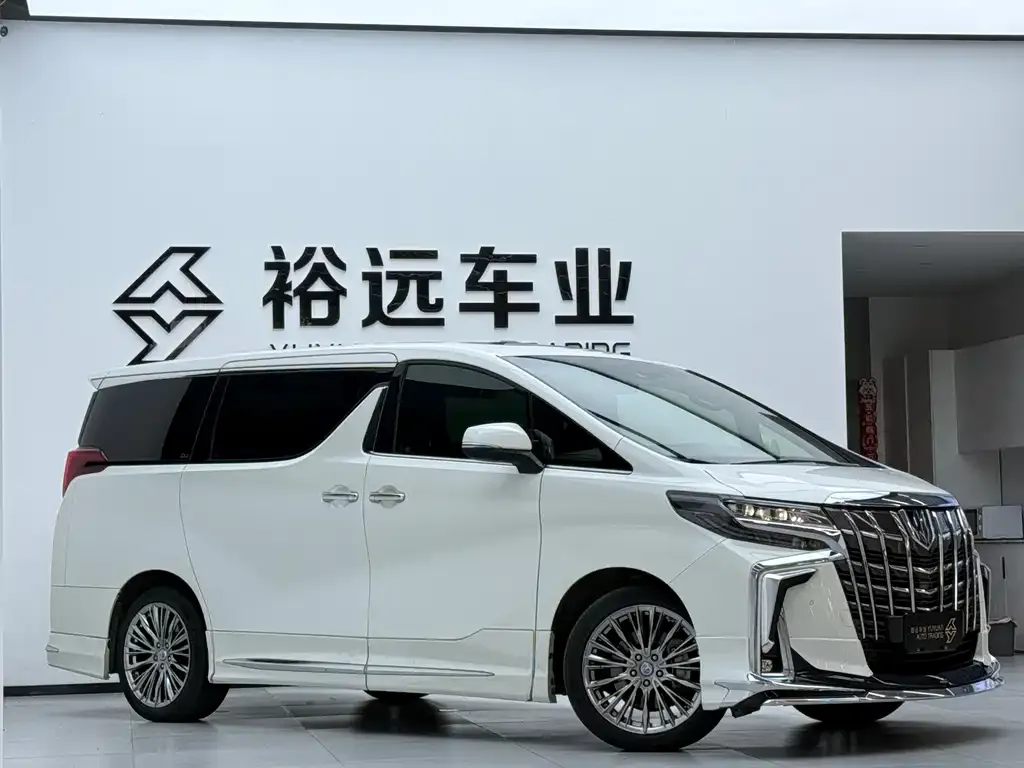 Toyota Alphard — фото 3