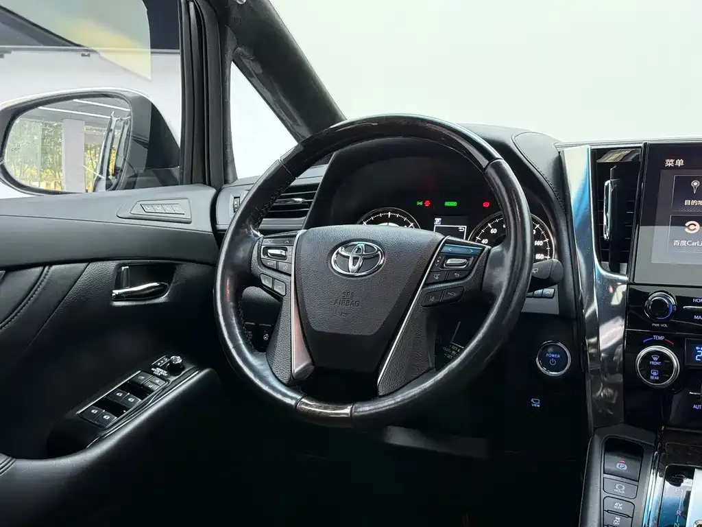 Toyota Alphard — фото 6