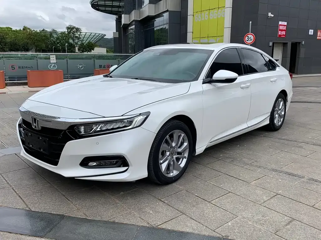 Honda Accord — фото 1