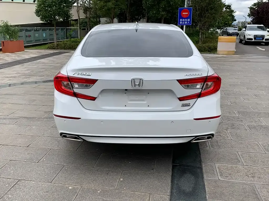 Honda Accord — фото 6