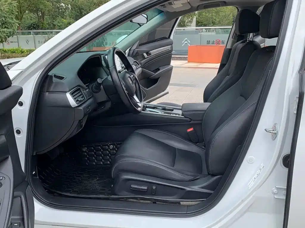 Honda Accord — фото 8