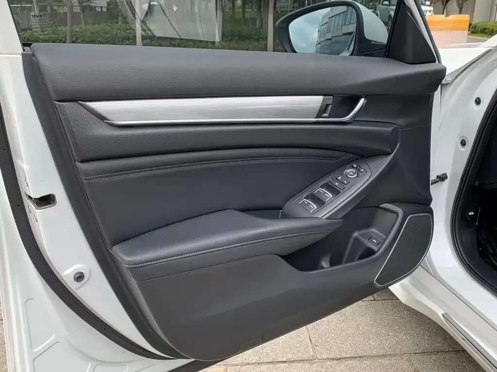 Honda Accord — фото 9